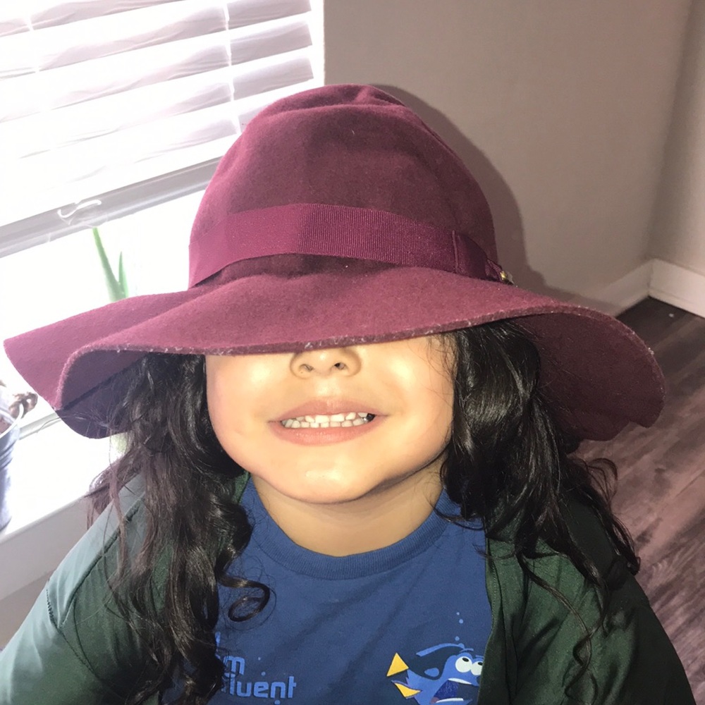 Burgundy floppy hat